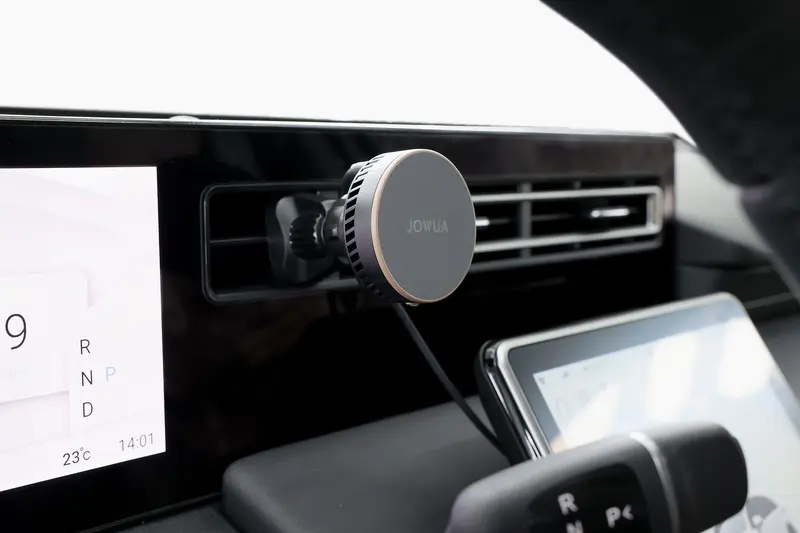 Active Cooling Universal MagSafe Car Mount for Air Vents