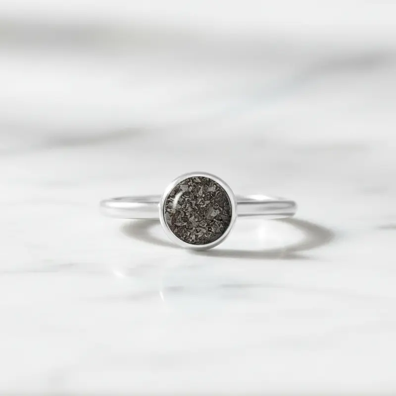 Anillo con Cenizas y/o Pelo en Círculo Solitario de Acero