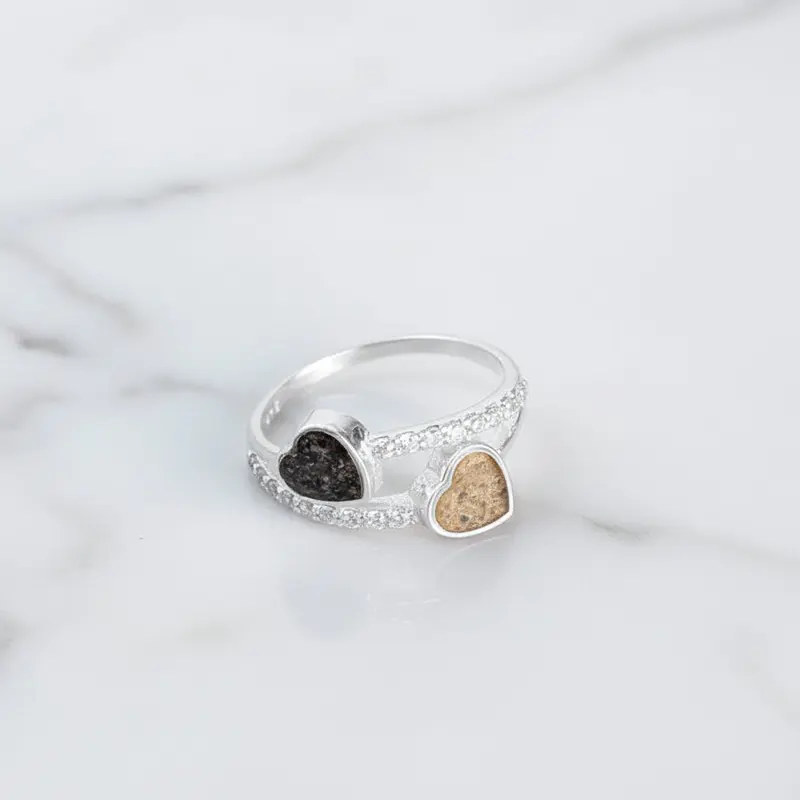 Anillo con Cenizas y/o Pelo en Corazones de Plata con Circonitas