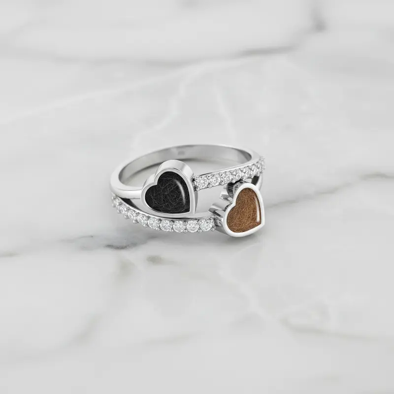 Anillo con Pelo de Mascota en Corazones con Circonitas