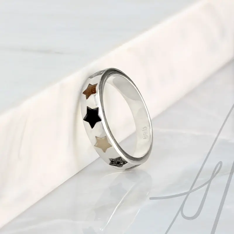 Anillo con Pelo de Mascota en Estrellas de Plata