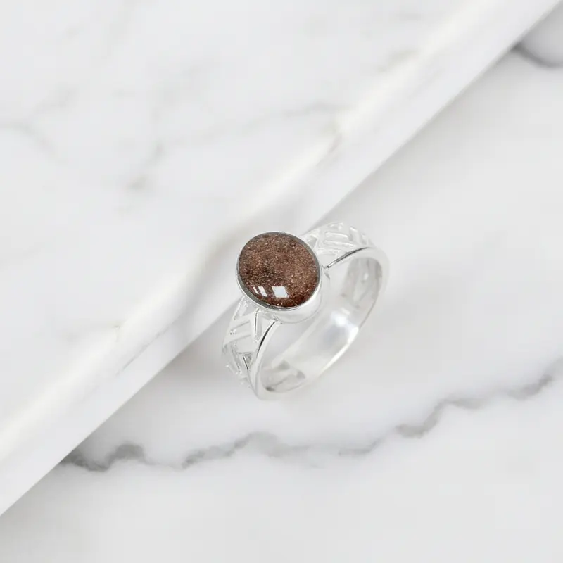 Anillo de Cenizas de Mascota en Óvalo de Plata