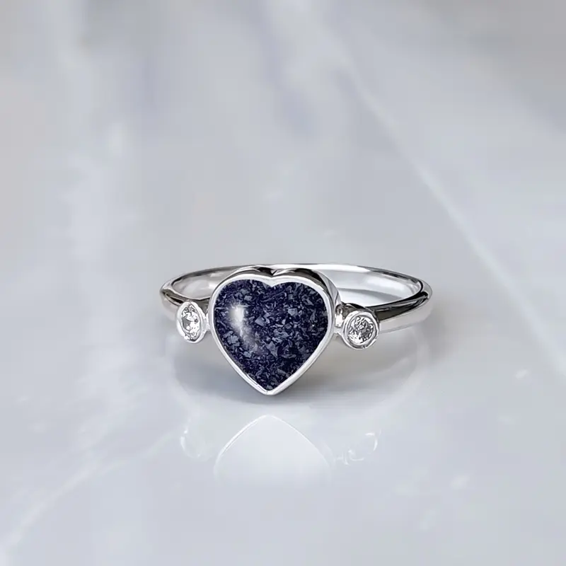 Anillo de Cenizas en Corazón con Circonitas