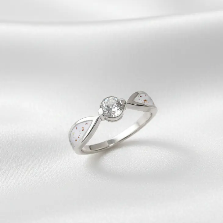 Anillo de plata · Solitario con circonita y laterales con cordón umbilical