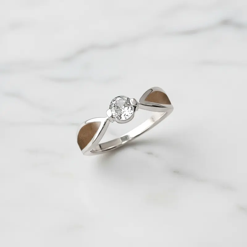 Anillo de plata · Solitario y circonita con pelo de tu mascota