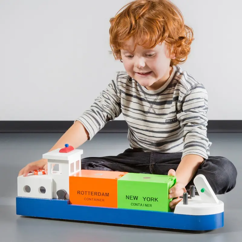 New classic toys ® houten speelgoedboot - rijnaak met 2 containers