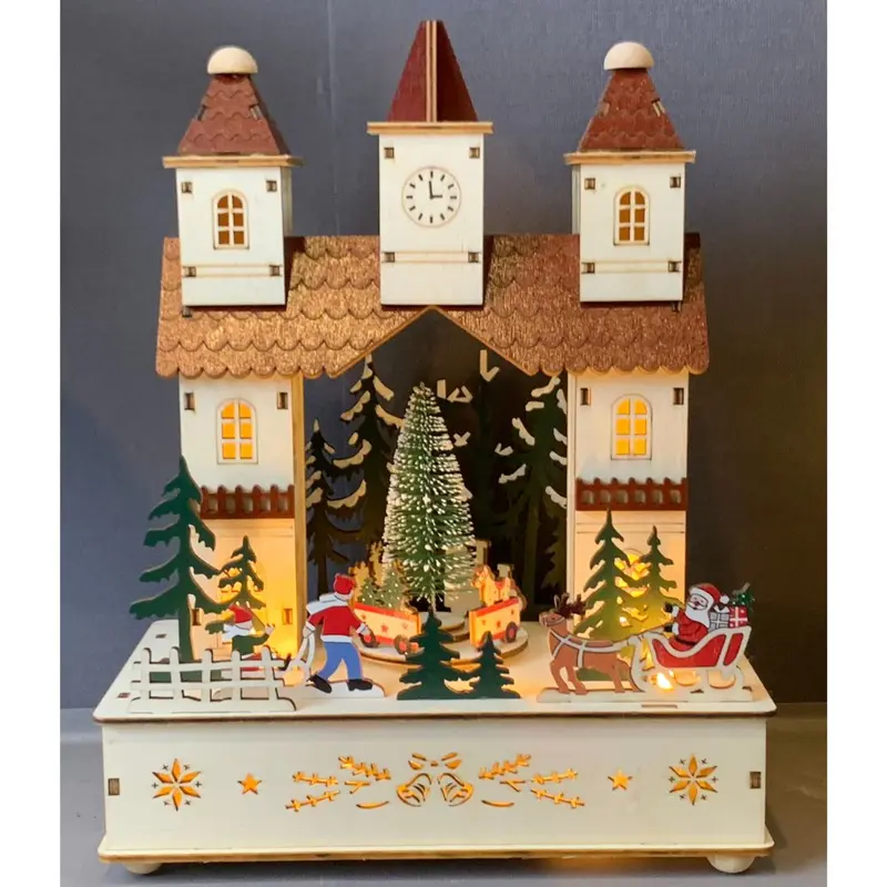 Scena natalizia in legno con albero rotante e luci